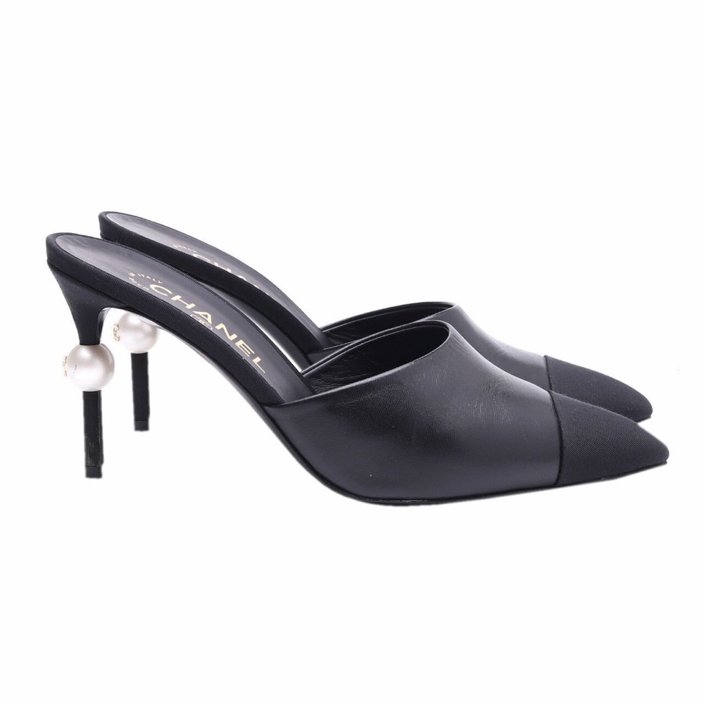 CHANEL BLACK LEATHER INTERLOCKING LOGO MULES - Picture 13 of 13